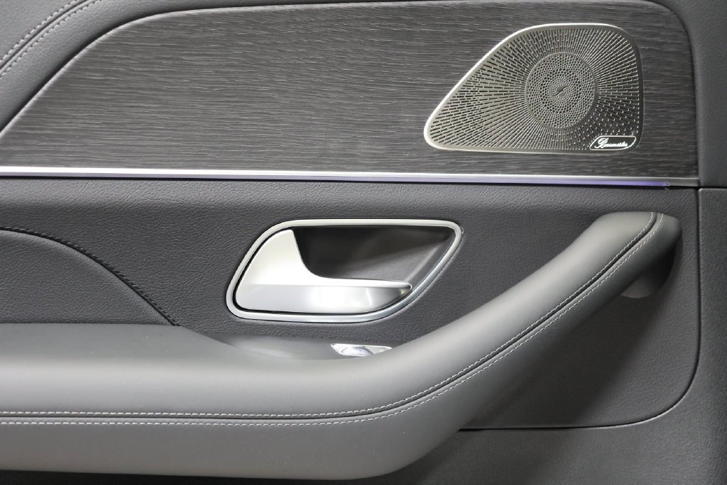 New 2027 MANUFAKTUR Moonlight White Metallic Mercedes-Benz  image 45