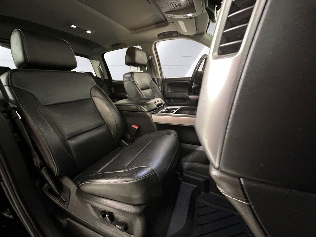 Used 2018  Chevrolet LTZ image 14