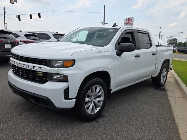 Used 2022 White Chevrolet Custom image 3
