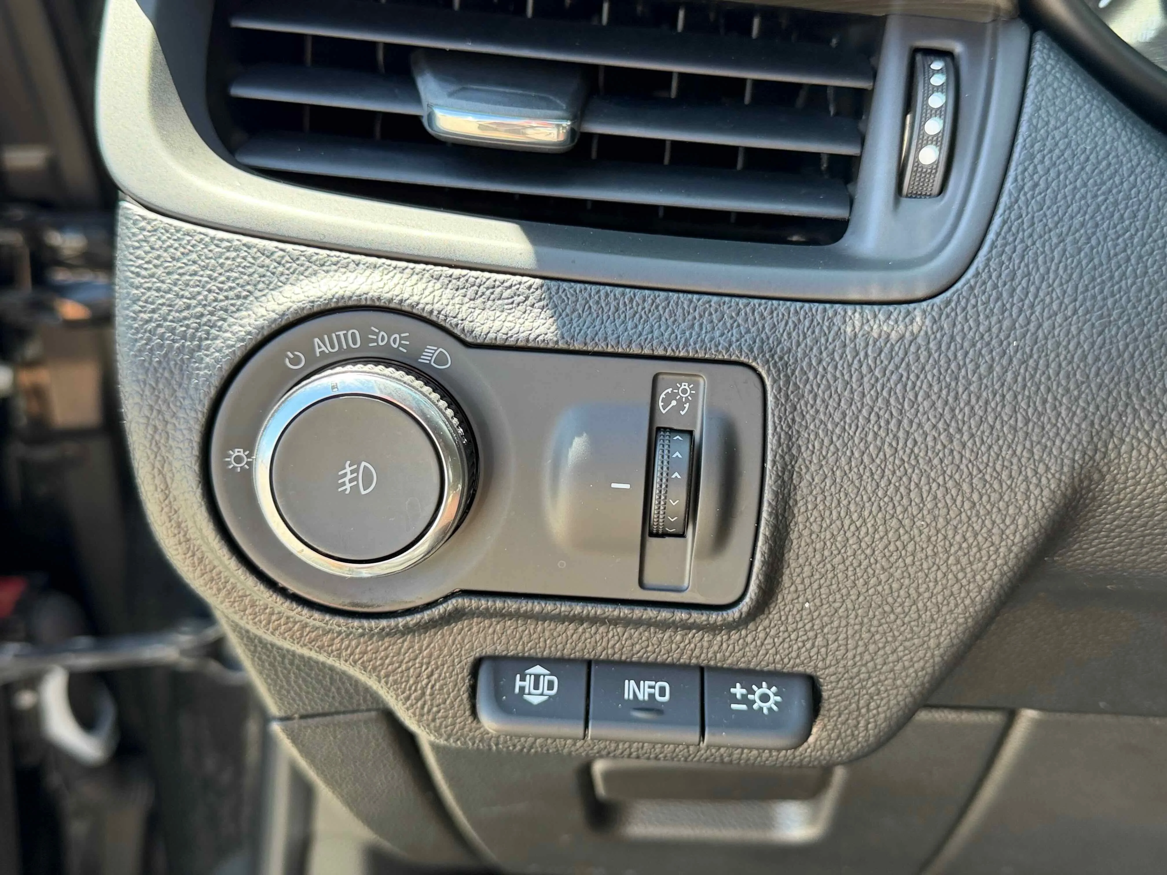 Used 2019 Ebony Twilight Metallic Buick Premium II image 26