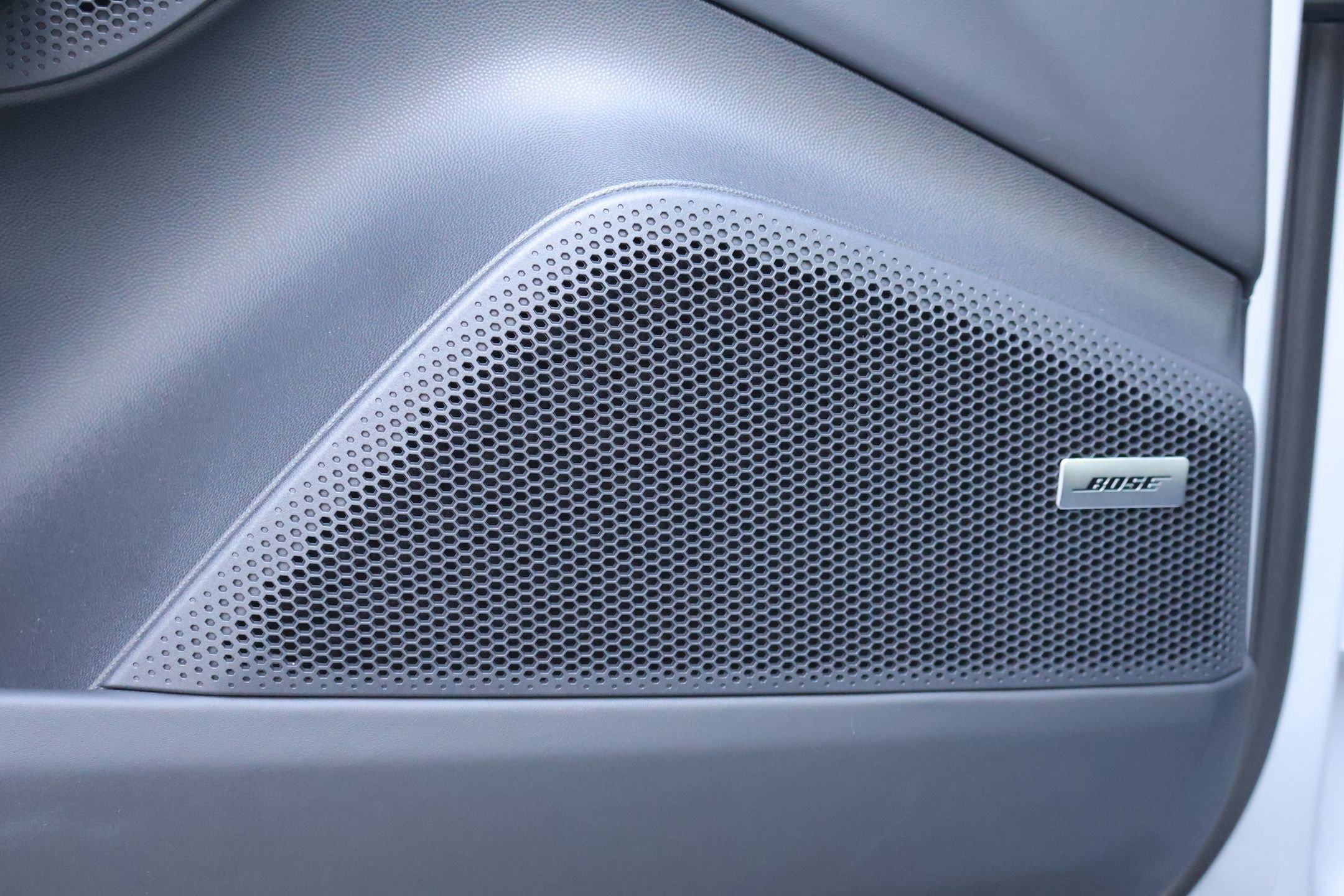 2026 Porsche Macan Turbo Electric - Photo 13