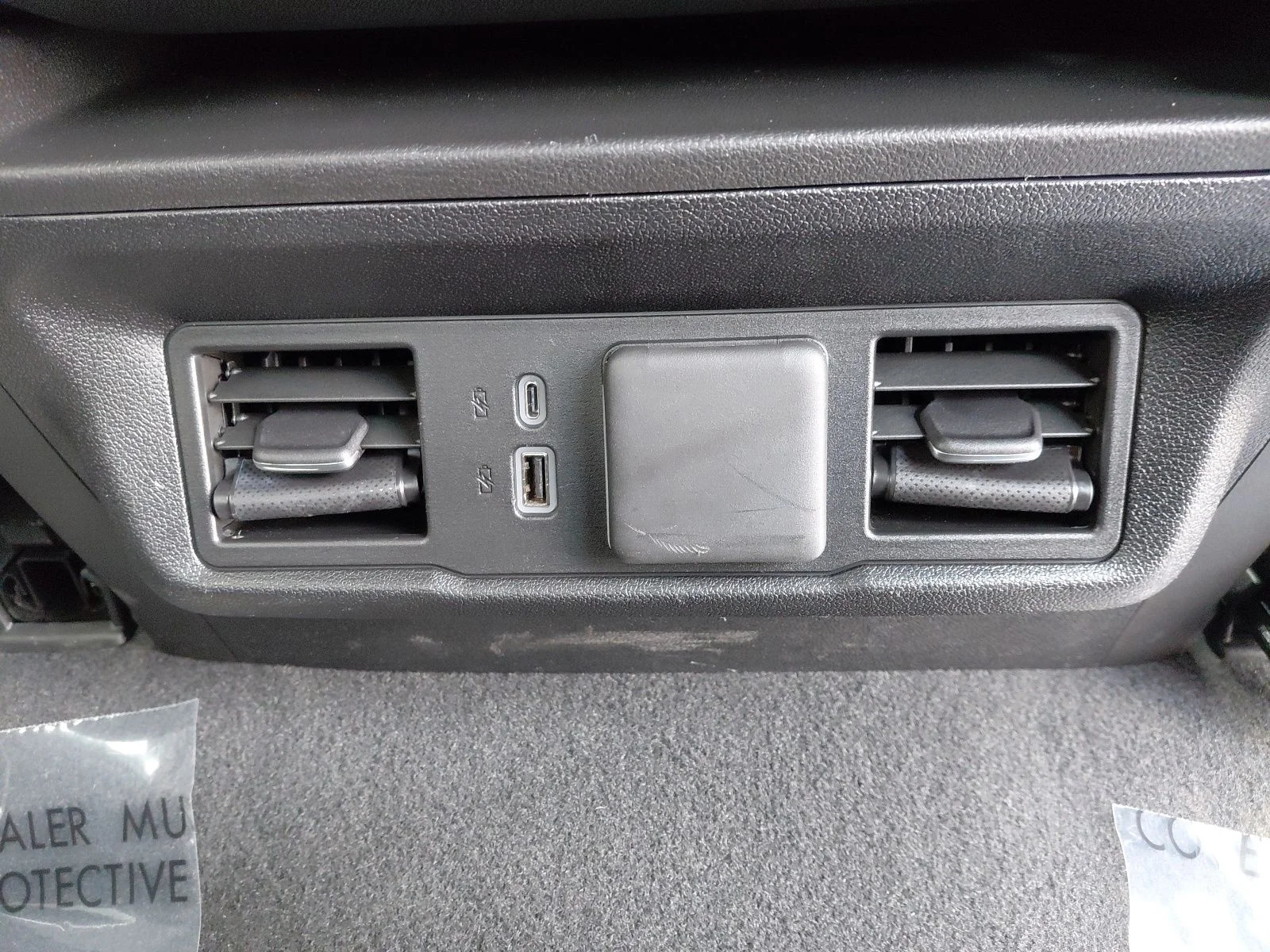 Used 2025 White GMC SLT image 31