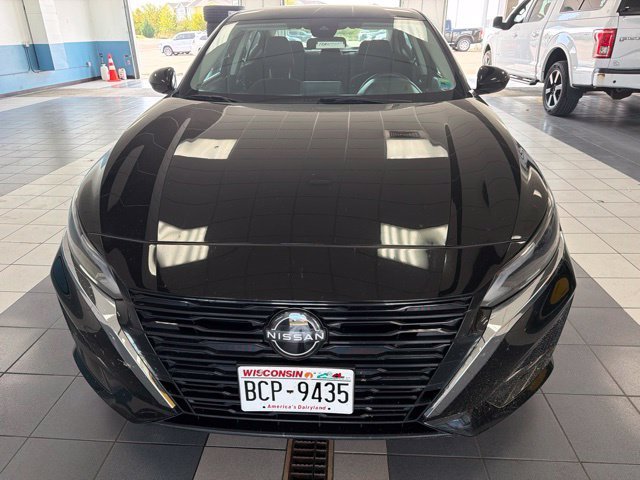 Used 2024 Super Black Clearcoat Nissan 2.5 SV image 3