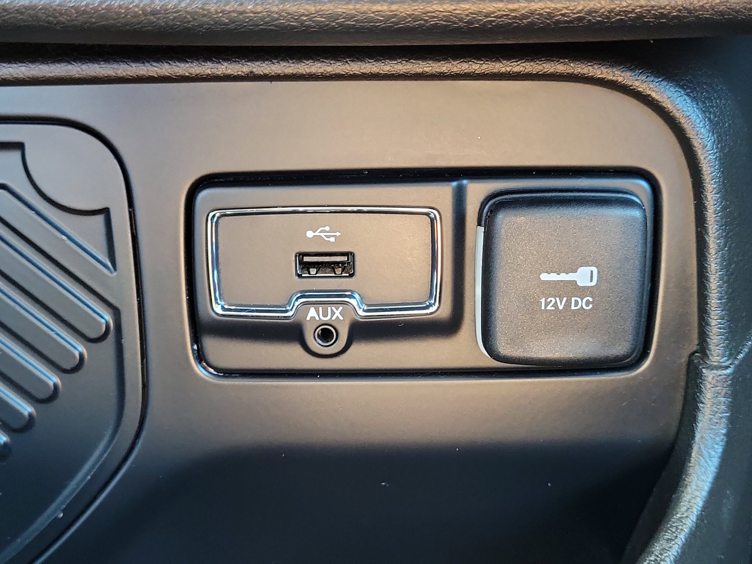 Used 2017 Colorado Red Jeep Latitude image 18