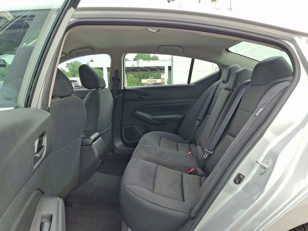 Used 2025 Silver Nissan 2.5 SV image 9
