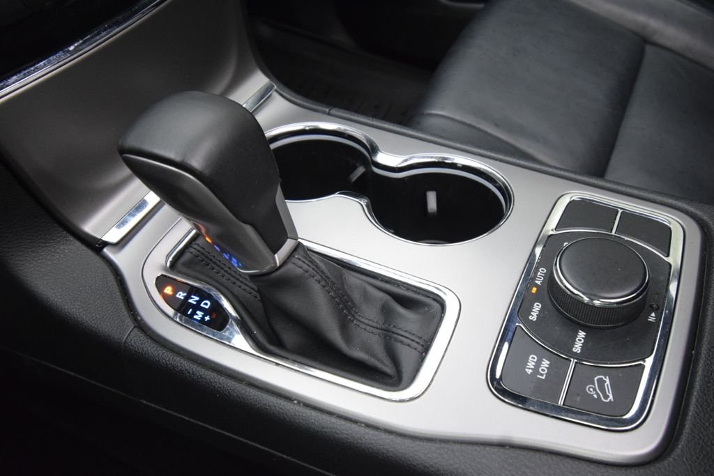 Used 2021 Gray Jeep Limited image 21