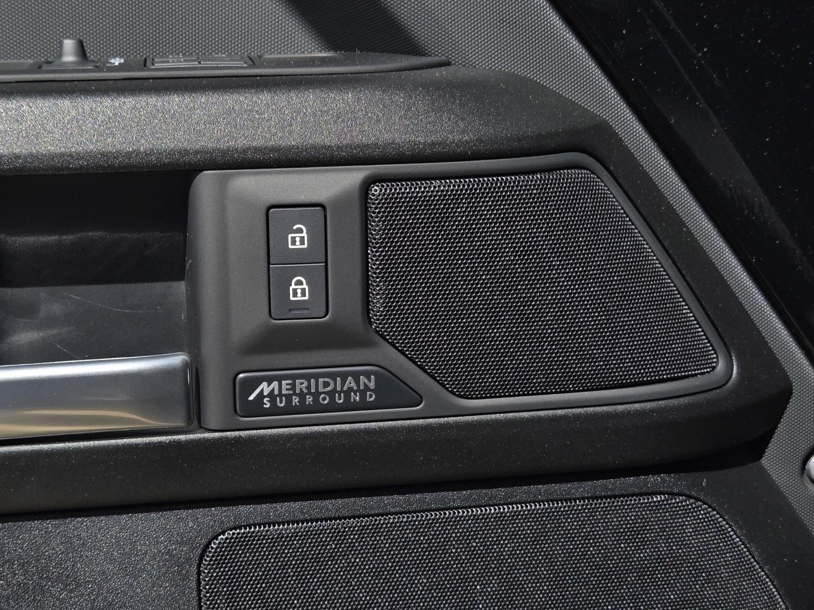 2025 Land Rover Defender V8 - Photo 25