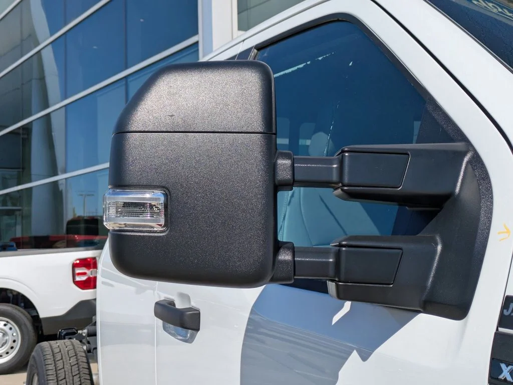 2025 Ford F-350 Super Duty Chassis Cab XL - Photo 11