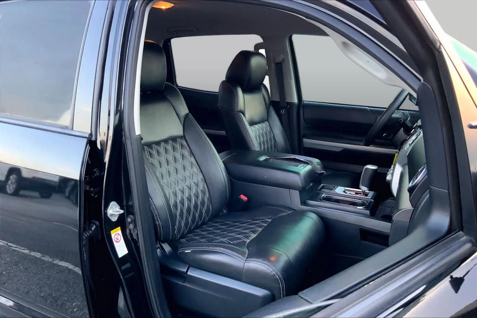 Used 2019 Midnight Black Metallic Toyota SR5 image 9
