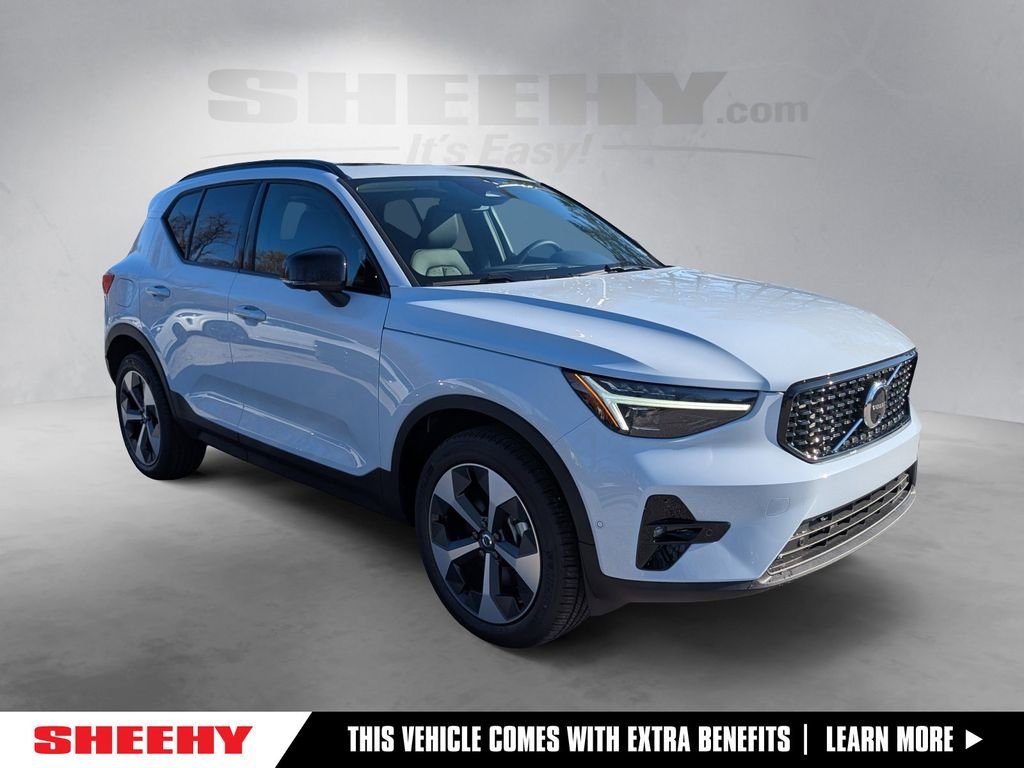 2026 Volvo XC40 B5 Plus Dark AWD's photo