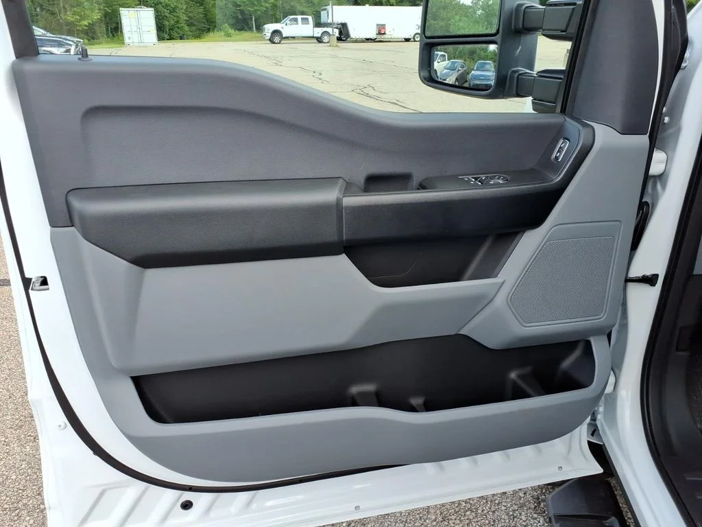 New 2026 Oxford White Ford XL image 14