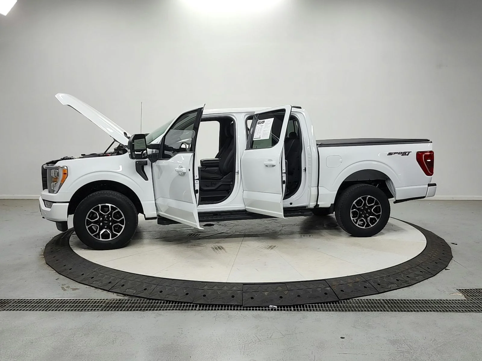 Used 2023 White Ford XLT image 13