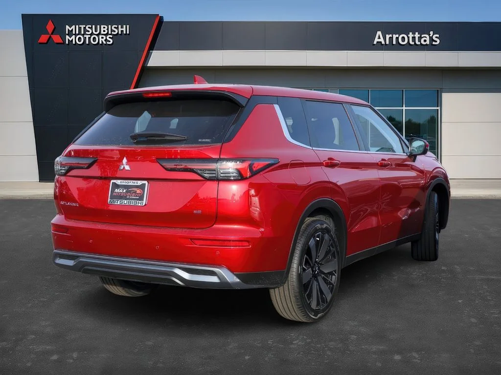 New 2026 Red Diamond Mitsubishi LE image 7