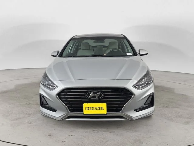 Used 2019 Silver Hyundai SE image 8