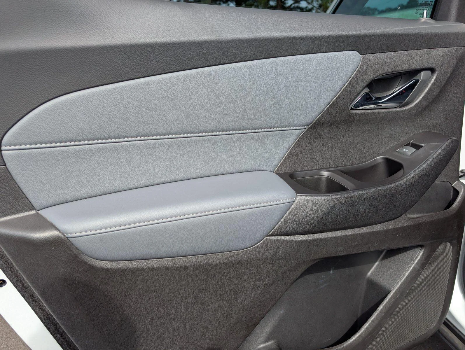 Used 2020 IRIDESCENT PEARL TRICOAT Chevrolet LT Leather image 34