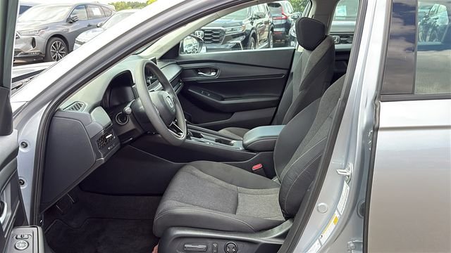 Used 2023 Lunar Silver Metallic Honda EX image 10