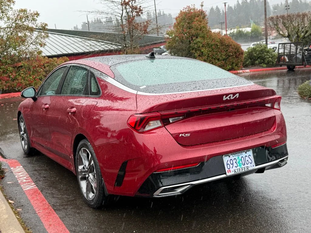 Used 2022 Passion Red Kia EX image 5