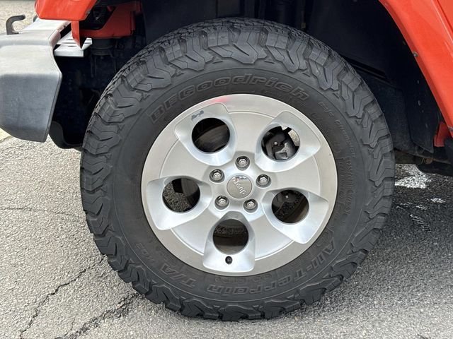 Used 2015 Orange Jeep Sahara image 11