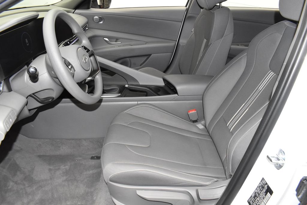 Used 2024 White Hyundai SEL image 11
