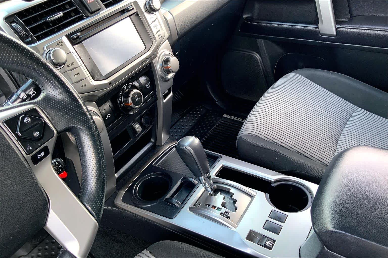 Used 2016 Classic Silver Metallic Toyota SR5 image 16