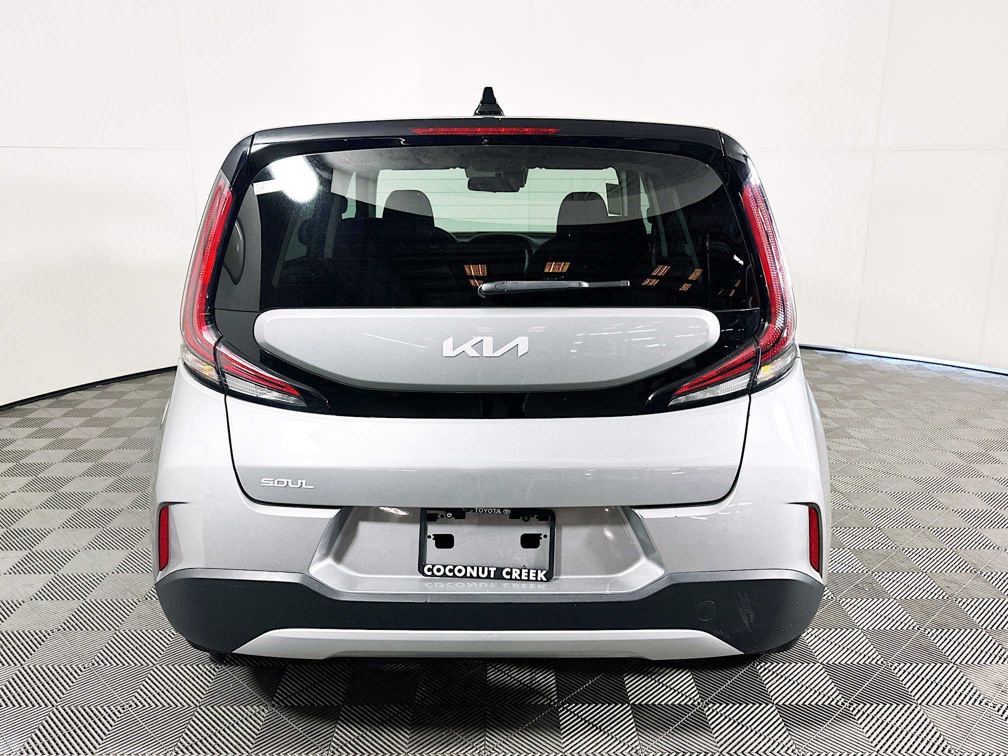 Used 2024 Steel Gray Kia LX image 4