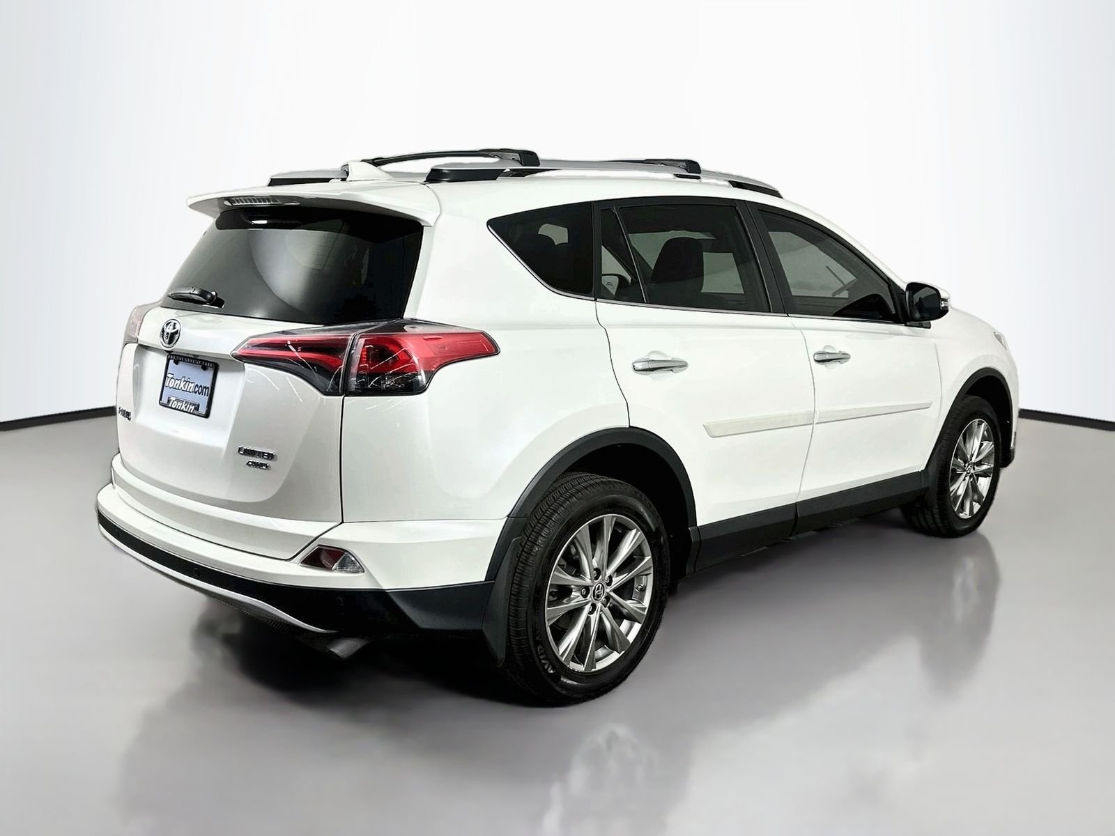 Used 2016 Blizzard Pearl Toyota Limited image 7