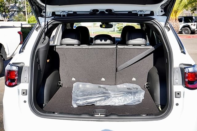 New 2026 Bright White Clearcoat Jeep Latitude image 15