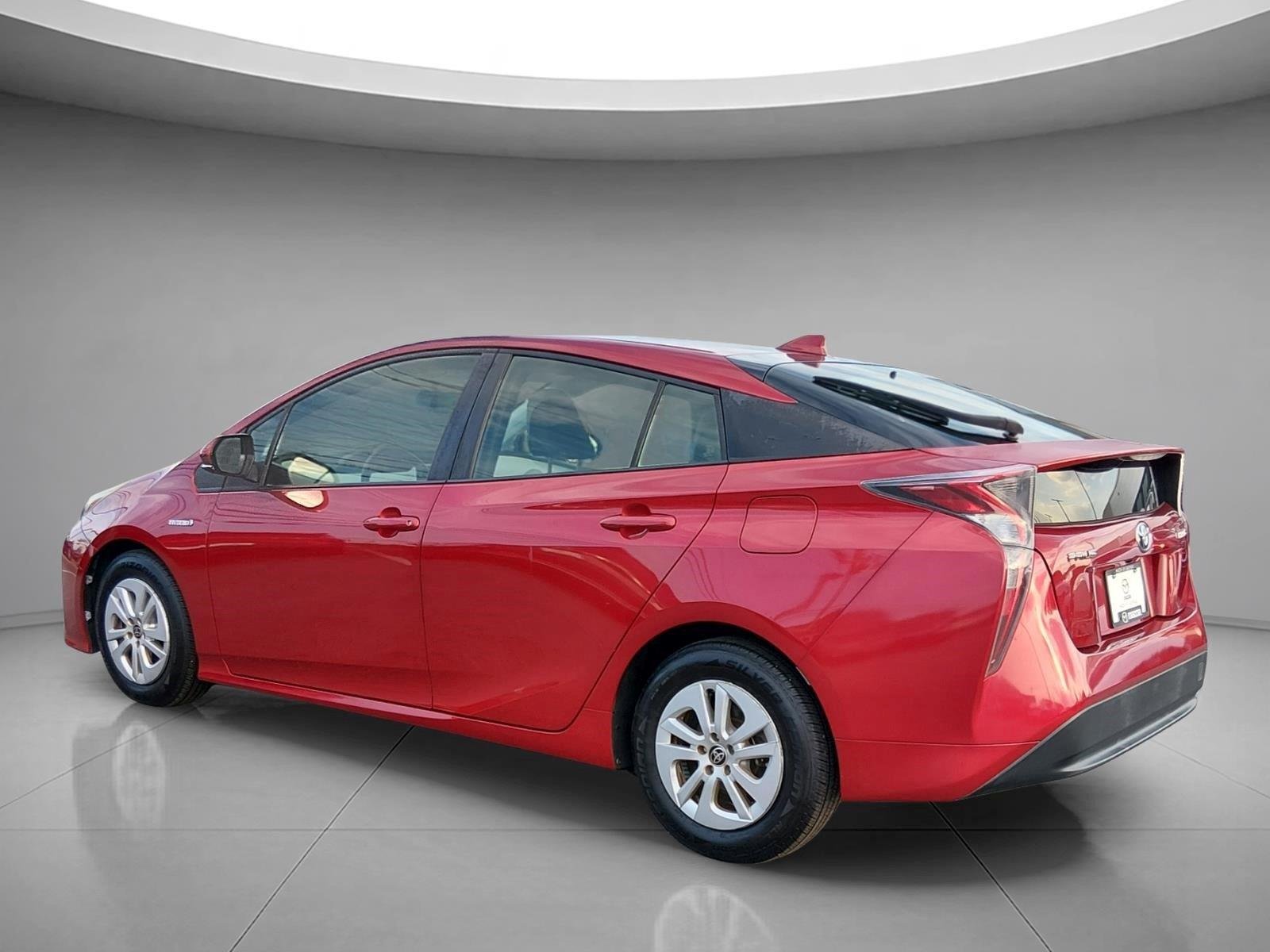 Used 2016 Hypersonic Red Toyota Two image 3