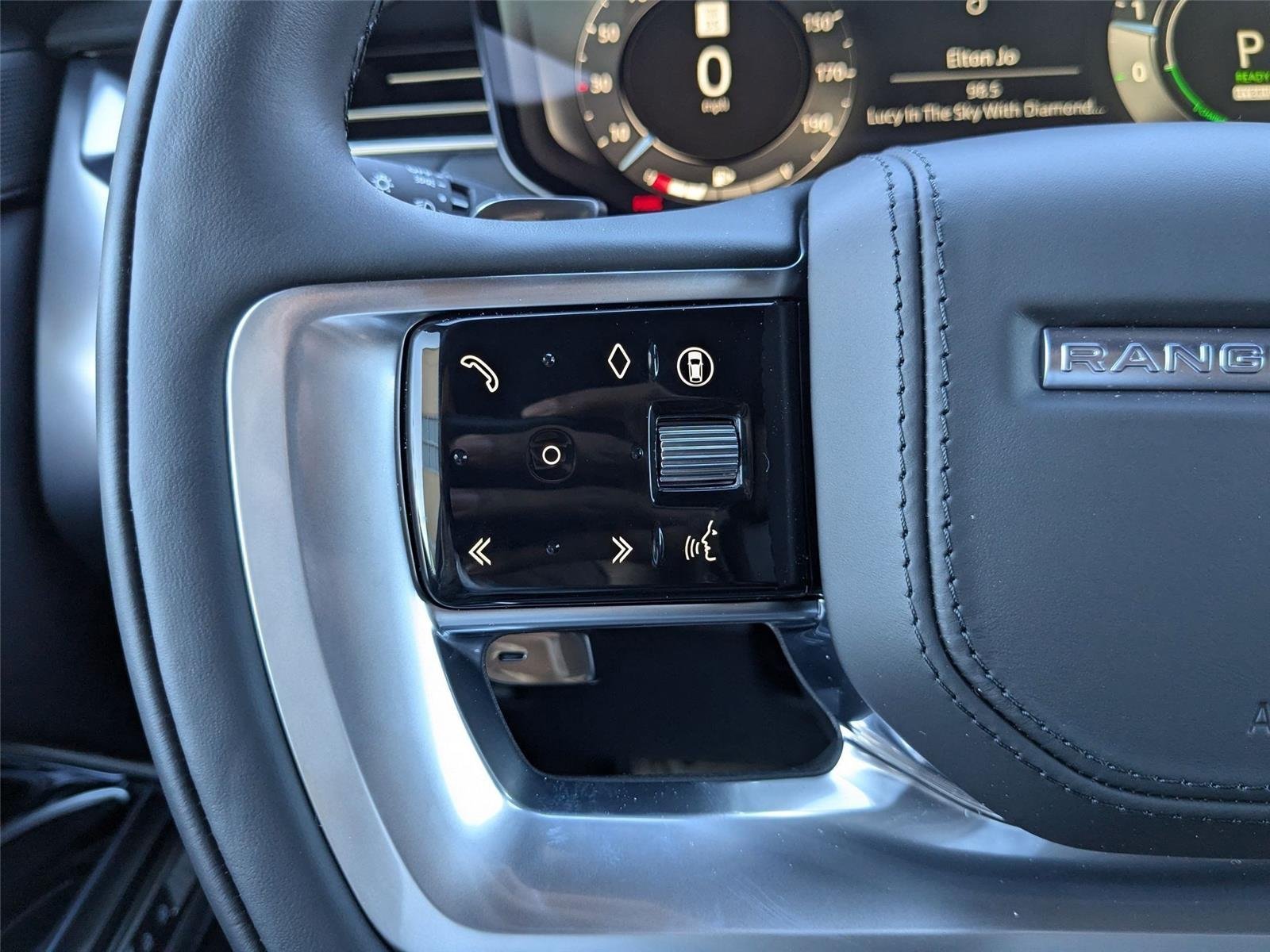 New 2025 Carpathian Grey LAND ROVER SE PHEV image 17
