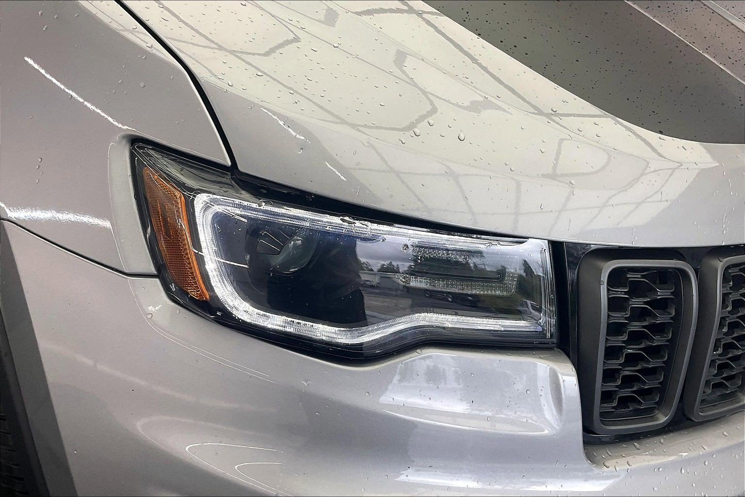 Used 2018 Silver Jeep Trailhawk 4x4 image 28
