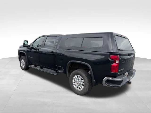 Used 2023 BLACK Chevrolet LT image 3