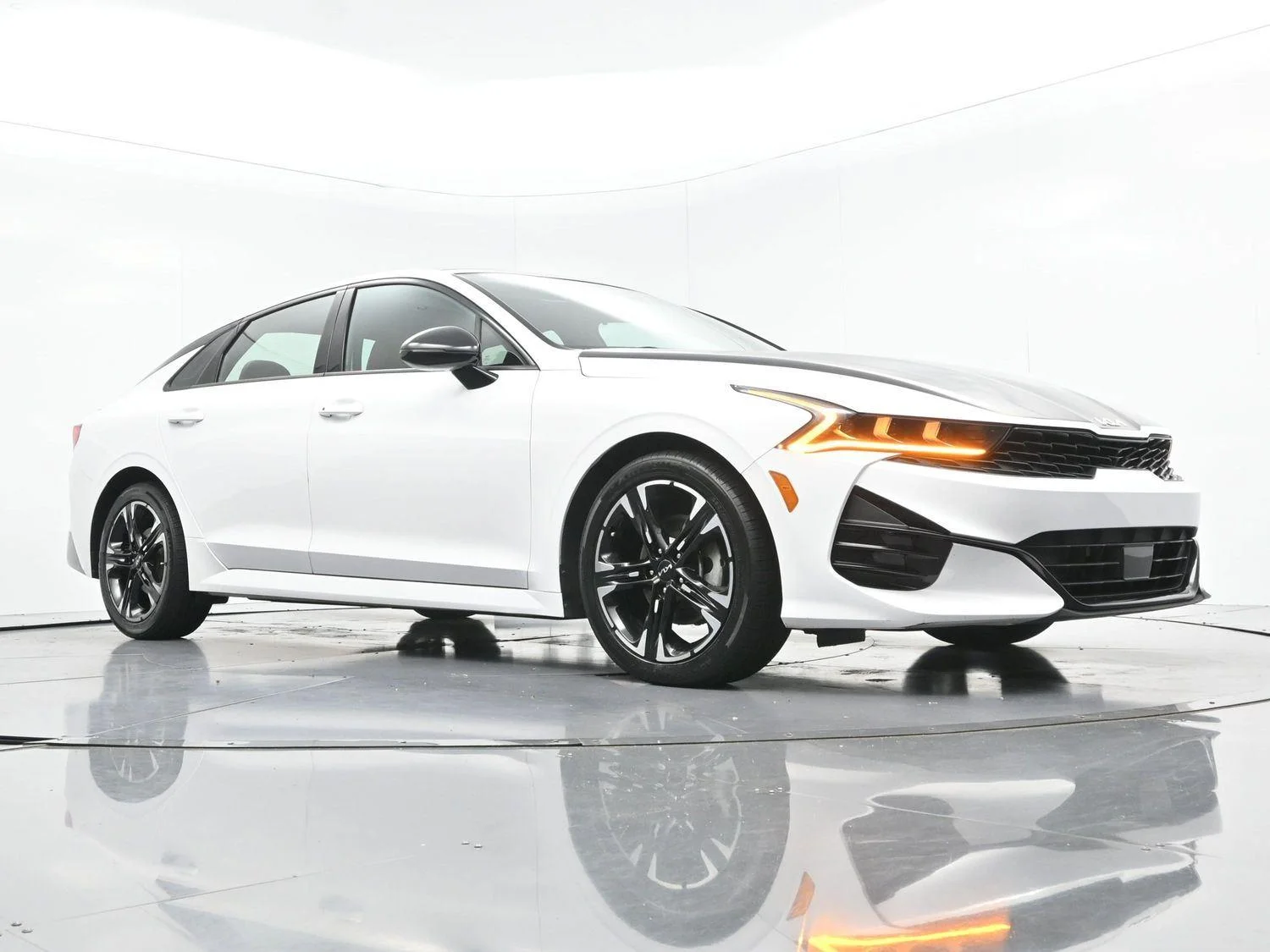 Used 2022 Glacial White Pearl Kia GT-Line image 43
