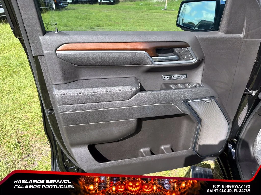 Used 2025 Onyx Black GMC Denali image 12