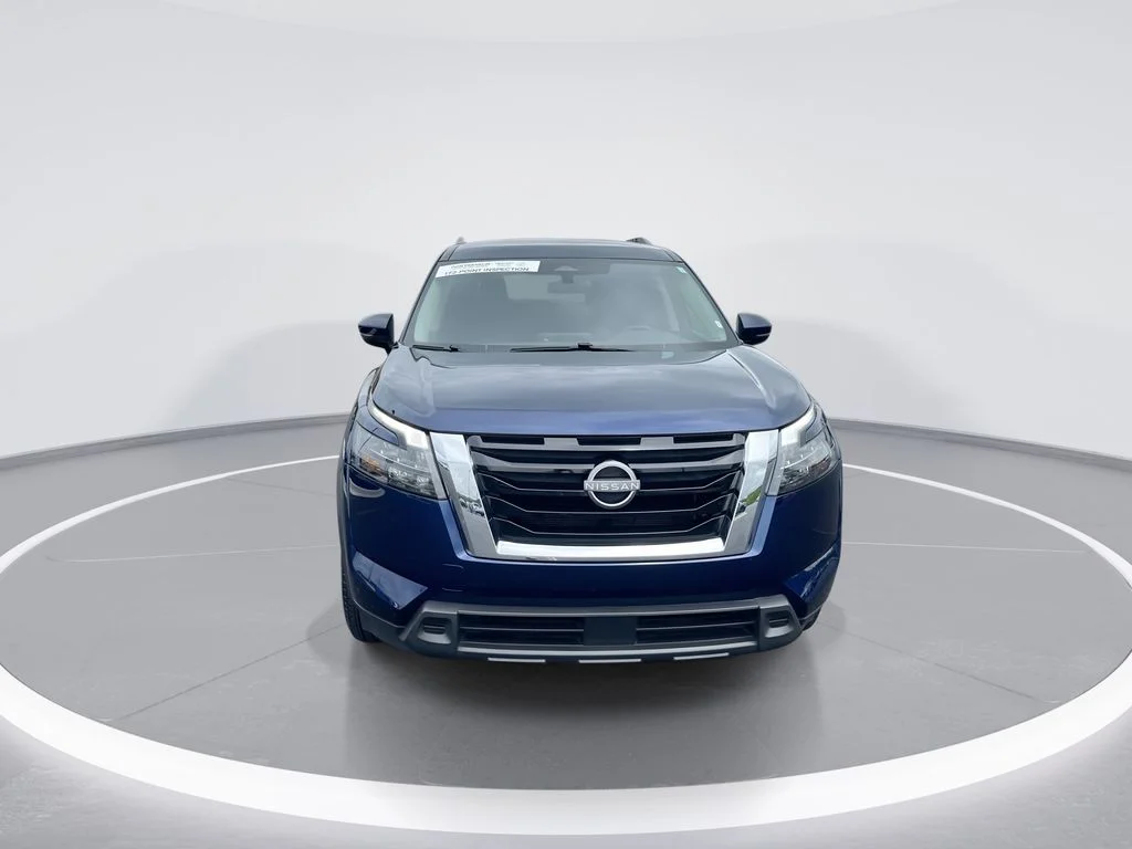 Used 2025 Blue Nissan SV image 3