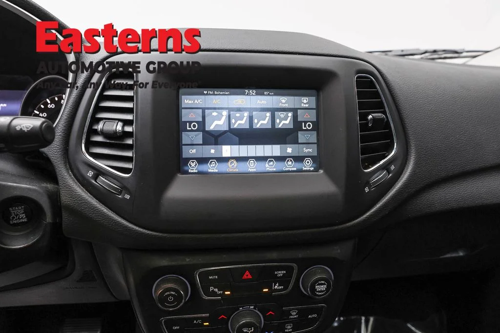 Used 2018 Black Jeep Latitude image 12