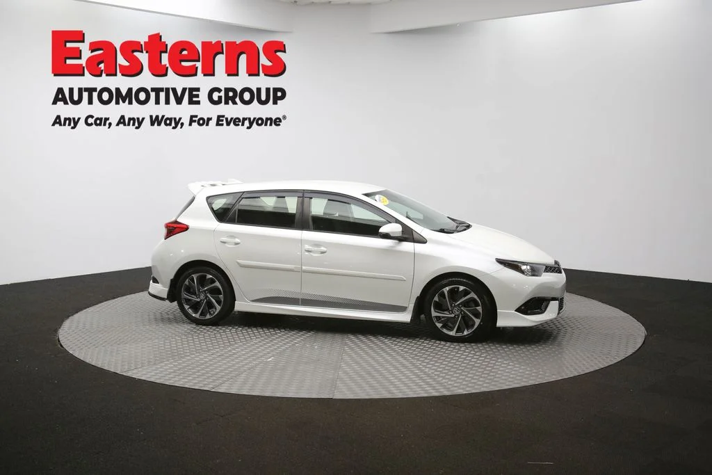Used 2018 White Toyota Base image 42