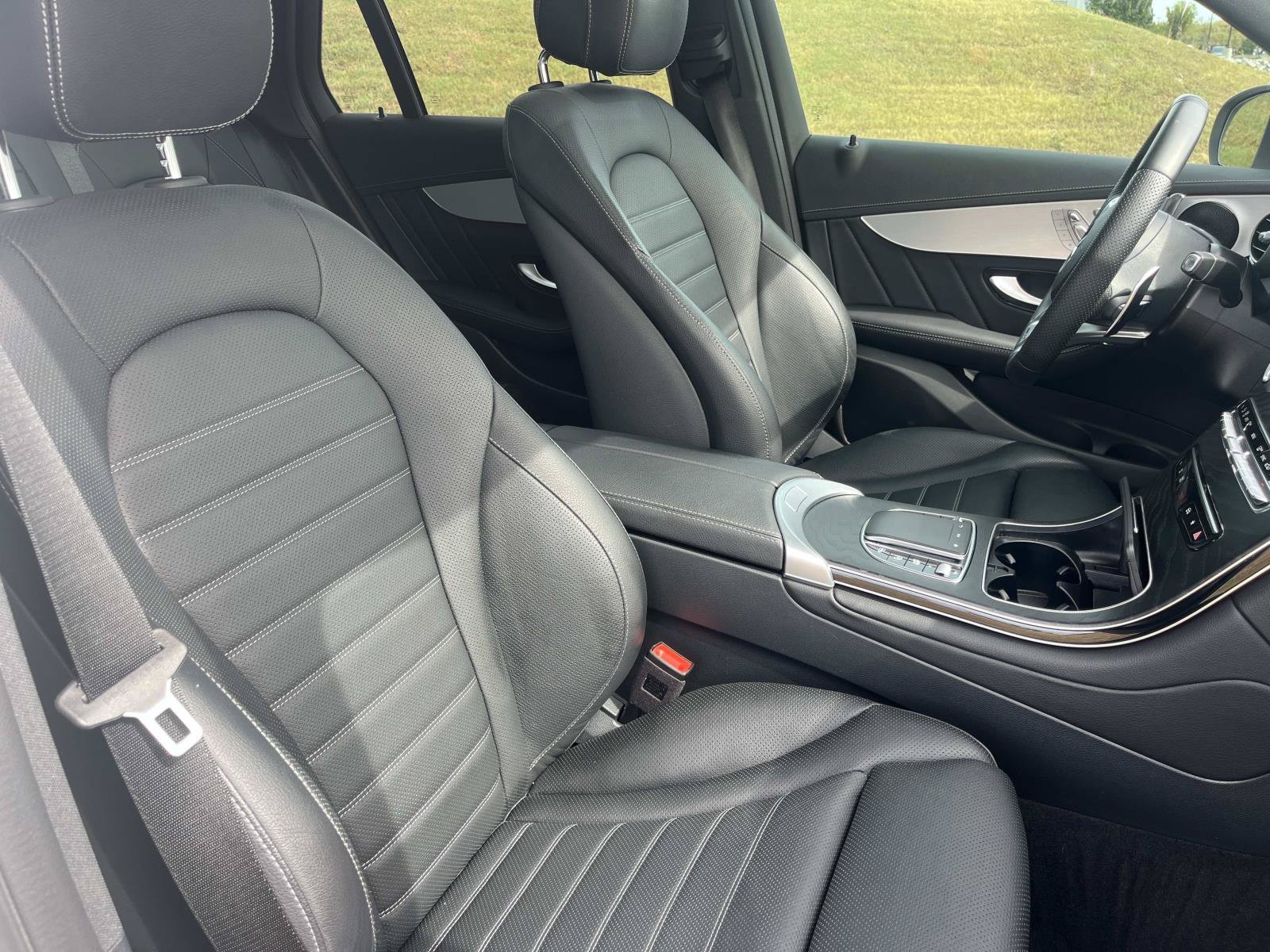 Certified Used 2022 MANUFAKTUR Diamond White Metallic Mercedes-Benz GLC 43 AMG® image 22