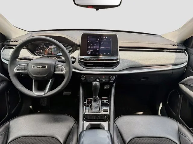 Used 2022 Bright White Clearcoat Jeep Latitude image 15