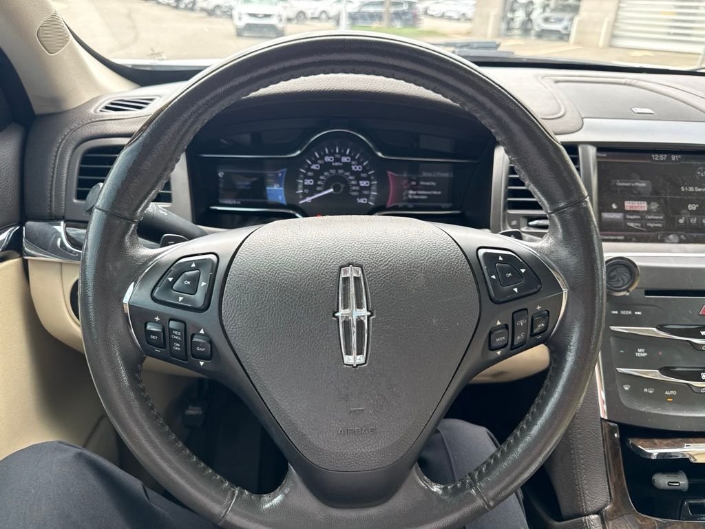 Used 2013 White Lincoln Premium image 8