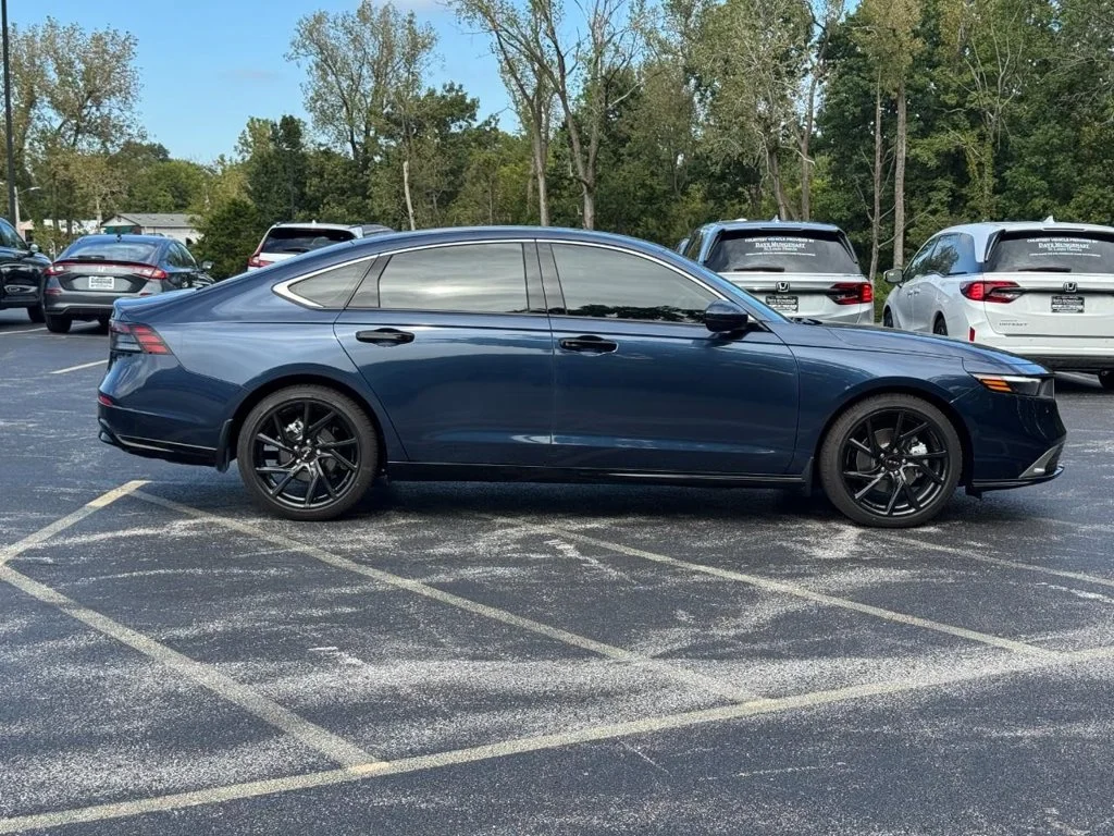 Certified Used 2025 Dark Blue Honda Touring image 3