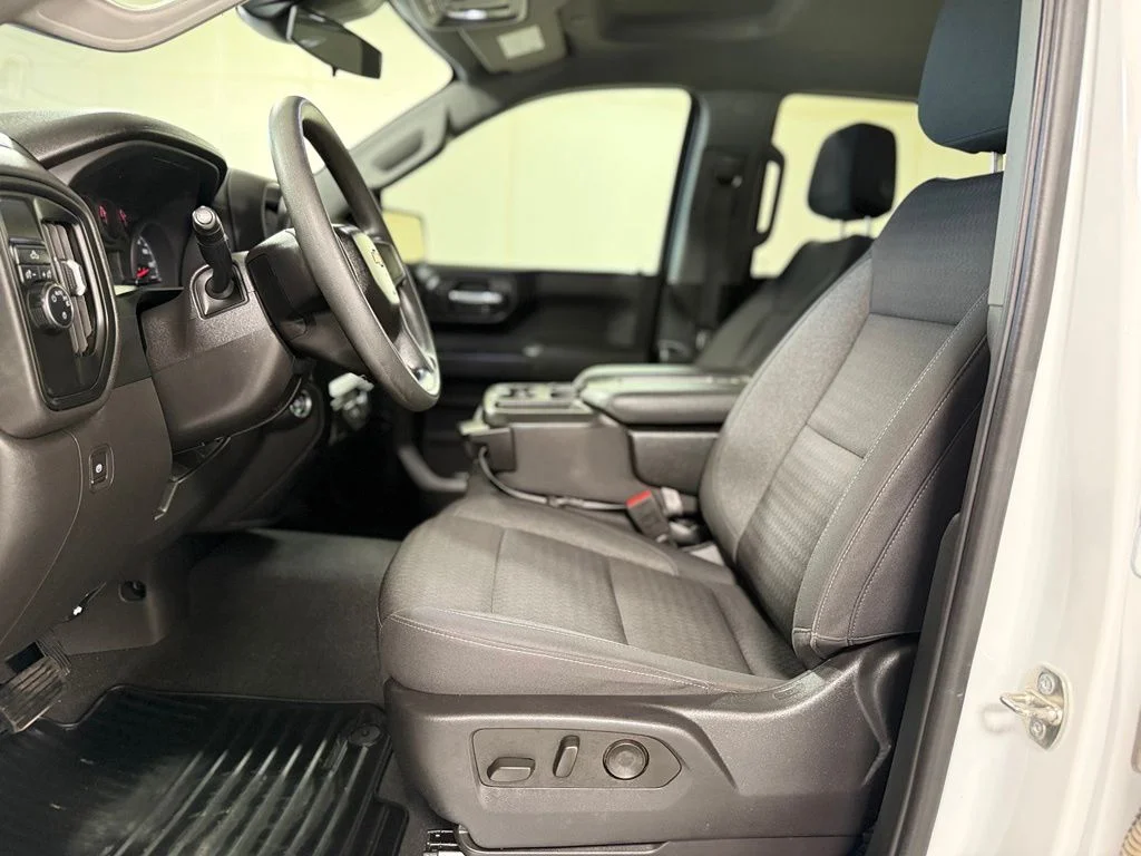 Used 2024 White Chevrolet Custom image 11