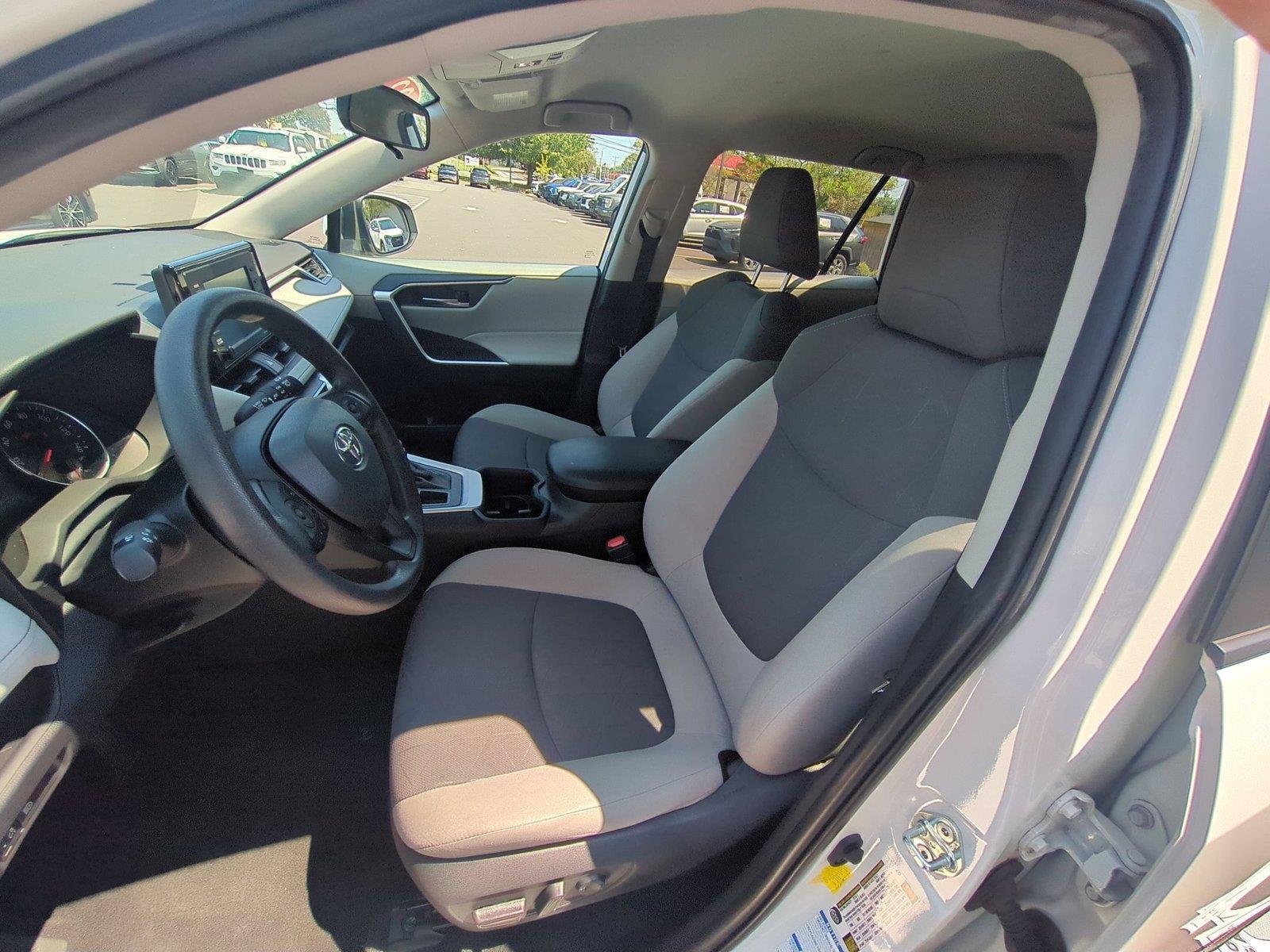 Used 2022 White TOYOTA  image 18