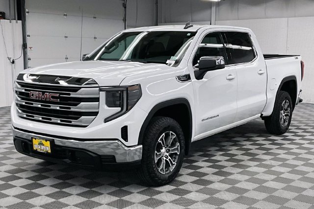 Used 2026 Summit White GMC SLE image 12