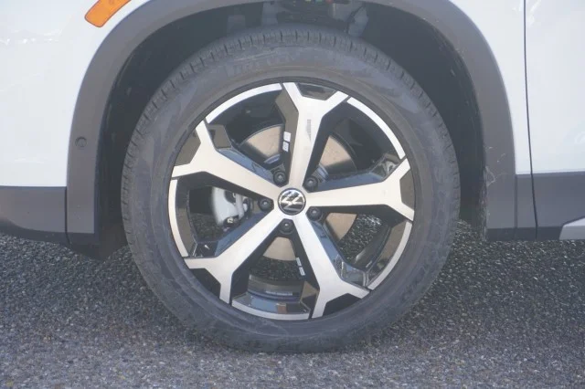 New 2026 Pure White Volkswagen 2.0T SE image 14
