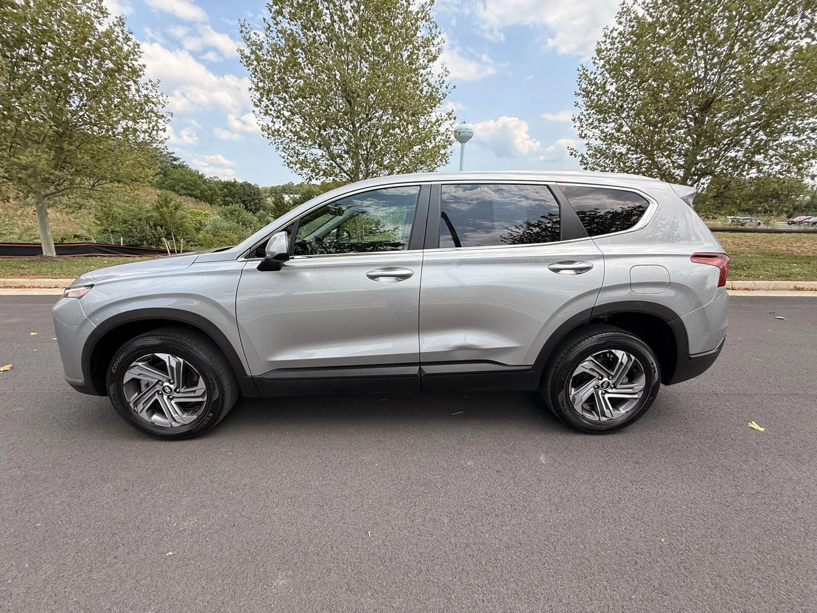 Used 2023 Shimmering Silver Hyundai SE image 8