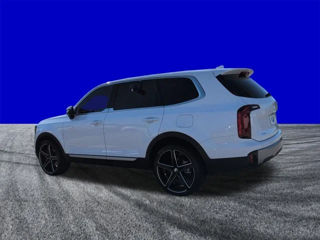 Certified Used 2025 Glacial White Pearl Kia LX image 6