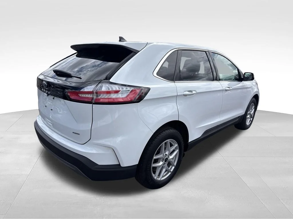 Used 2024 Oxford White Ford SEL image 6