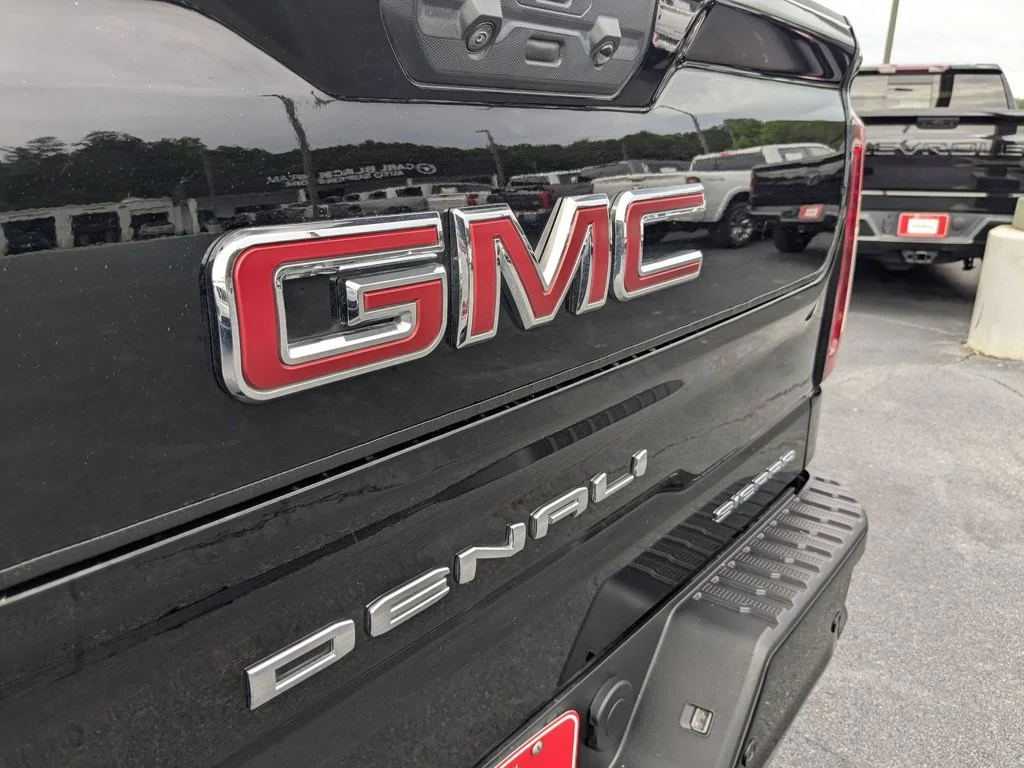 Used 2023 Onyx Black GMC Denali image 33