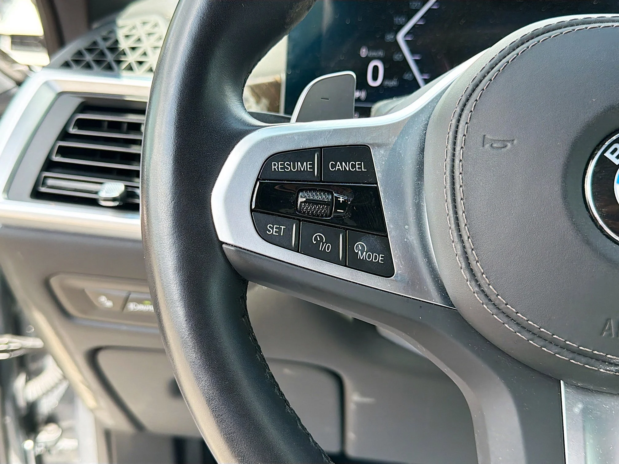 Used 2025 Dravit Gray Metallic BMW xDrive40i image 36