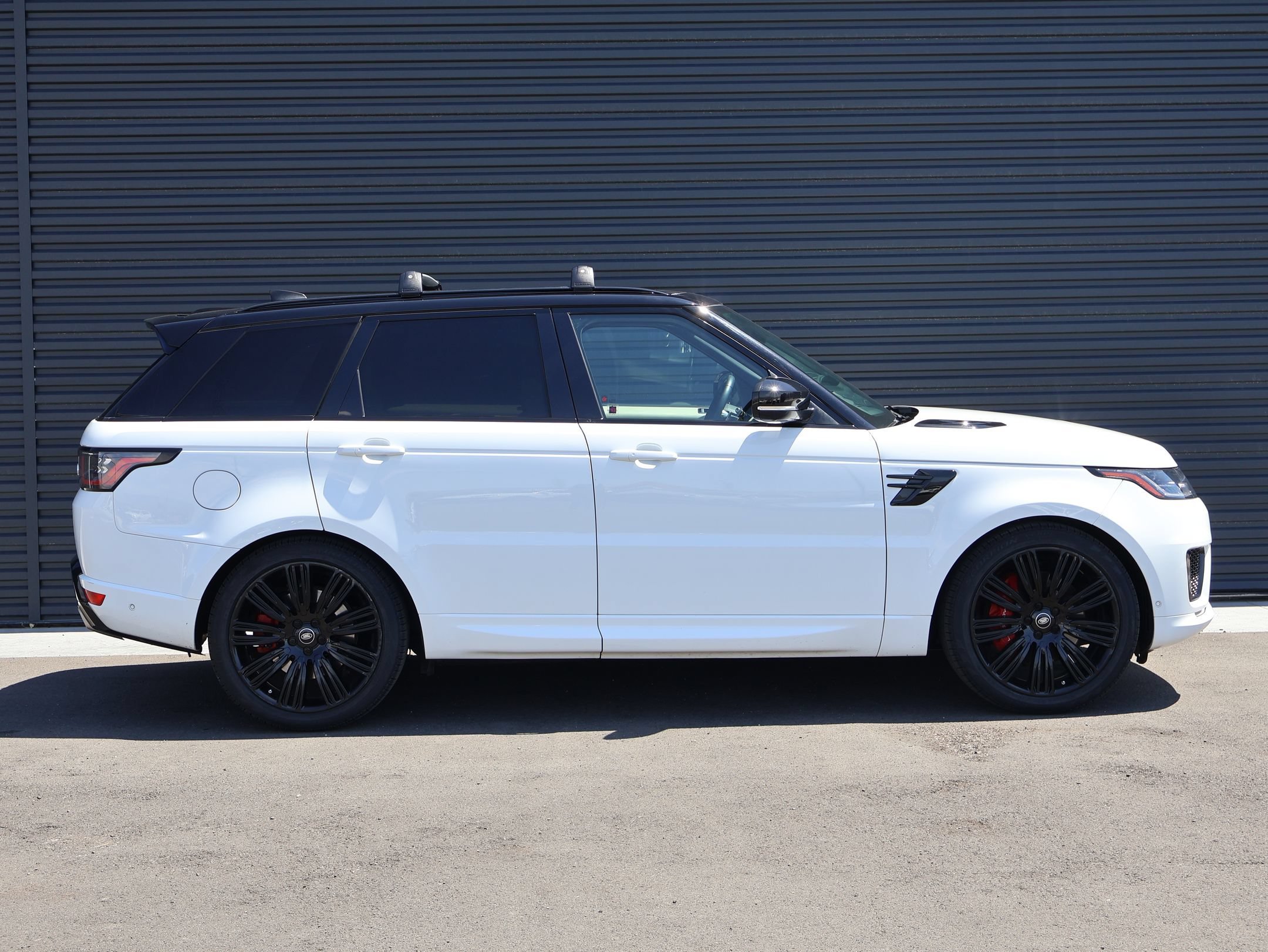 Used 2020 Fuji White Land Rover HSE Dynamic image 4